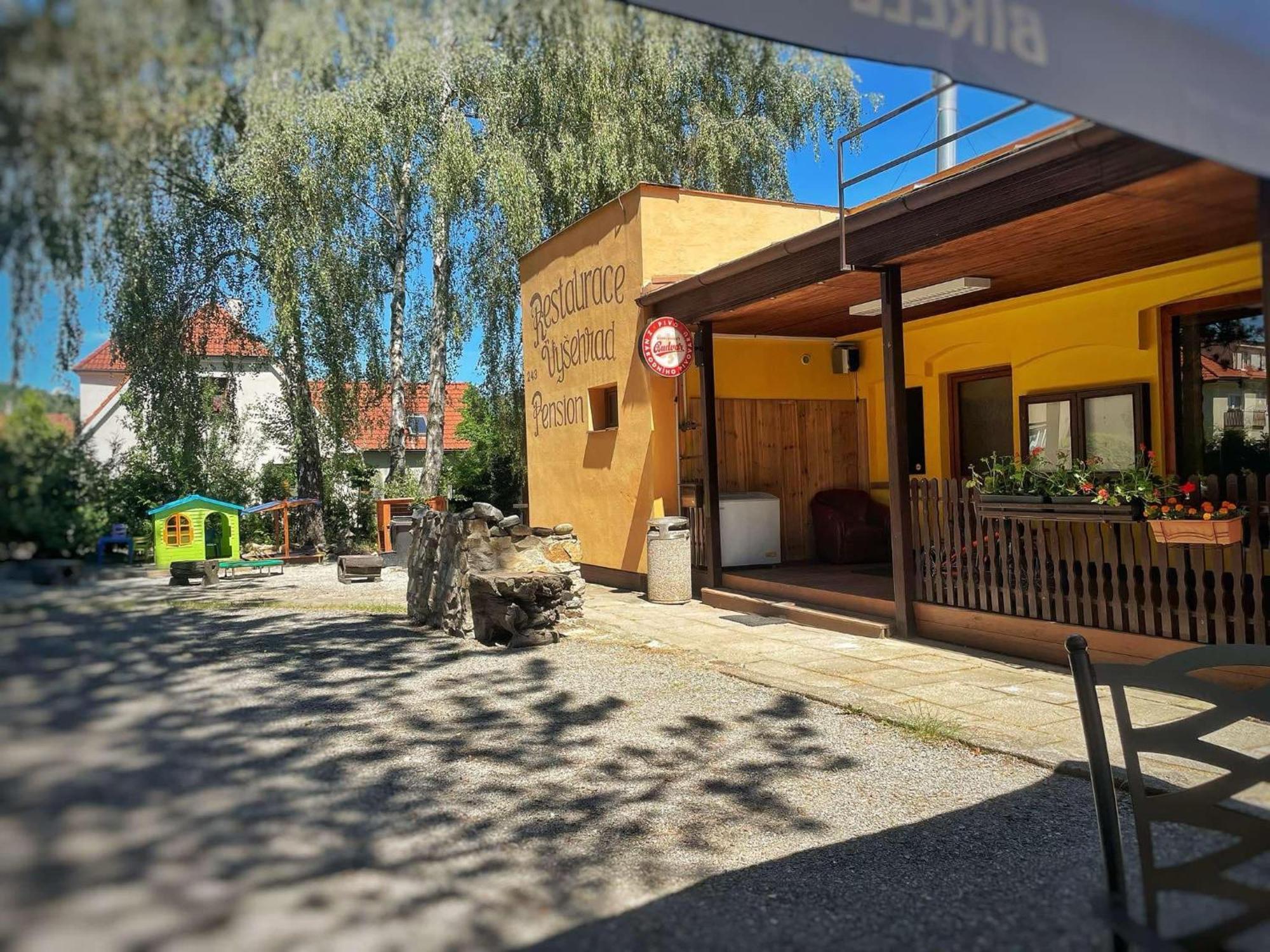 Penzion Vysehrad Nonstop Cesky Krumlov Bagian luar foto